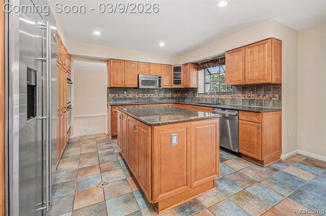 4280 Woodlands, Orchard Lake, MI 48323