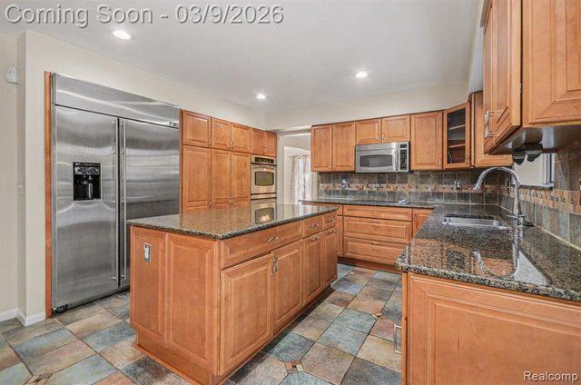 4280 Woodlands, Orchard Lake, MI 48323