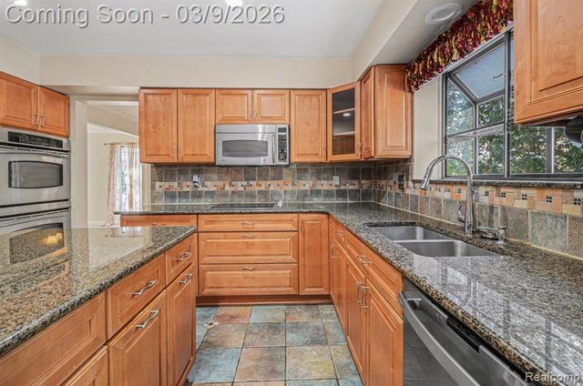 4280 Woodlands, Orchard Lake, MI 48323