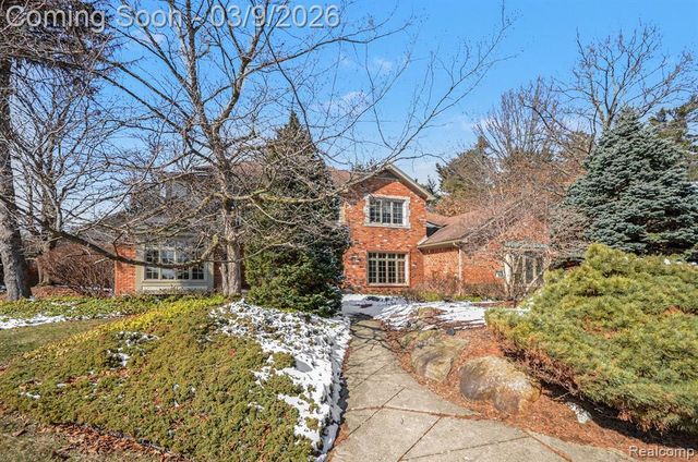 4280 Woodlands, Orchard Lake, MI 48323