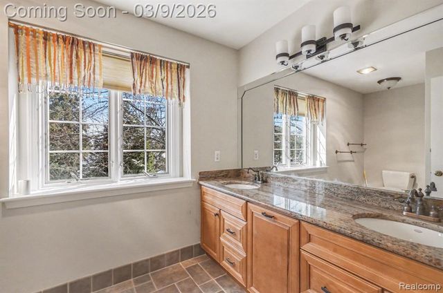 4280 Woodlands, Orchard Lake, MI 48323