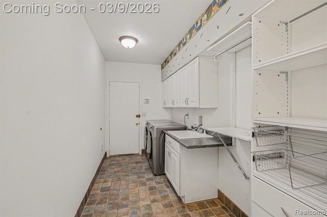 4280 Woodlands, Orchard Lake, MI 48323