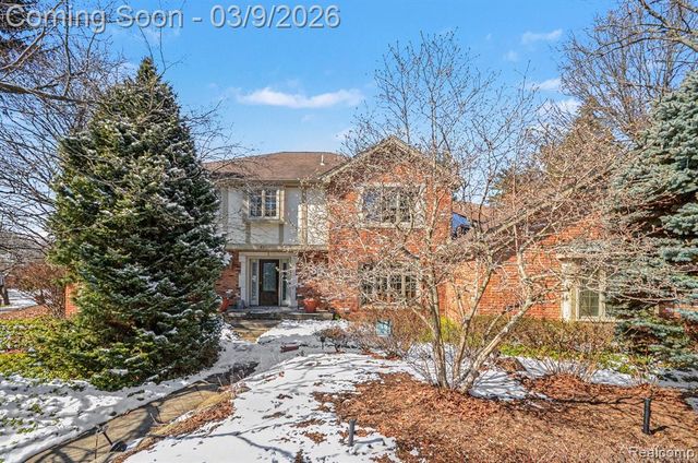 4280 Woodlands, Orchard Lake, MI 48323