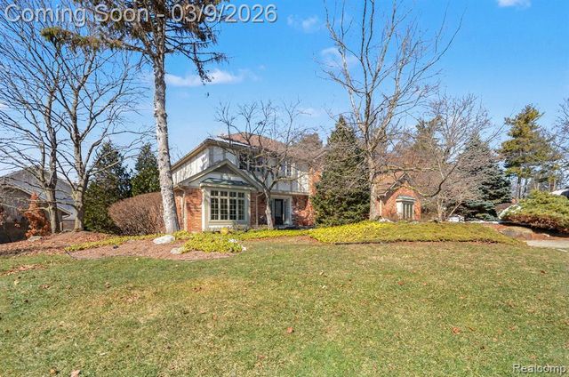 4280 Woodlands, Orchard Lake, MI 48323