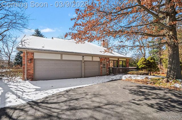 4280 Woodlands, Orchard Lake, MI 48323