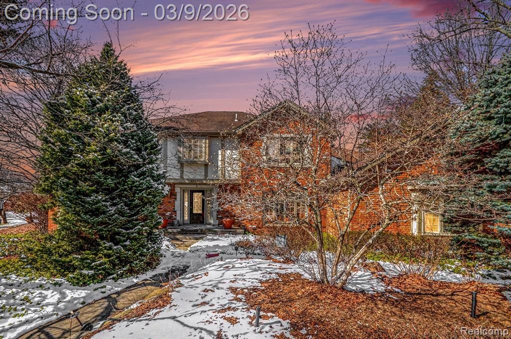 4280 Woodlands, Orchard Lake, MI 48323