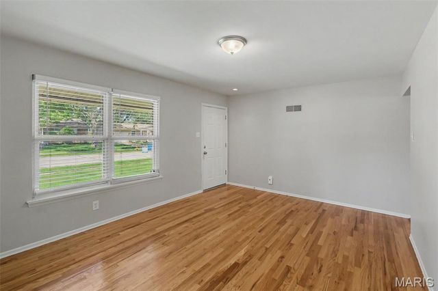 566 Candle Light Lane, Hazelwood, MO 63042