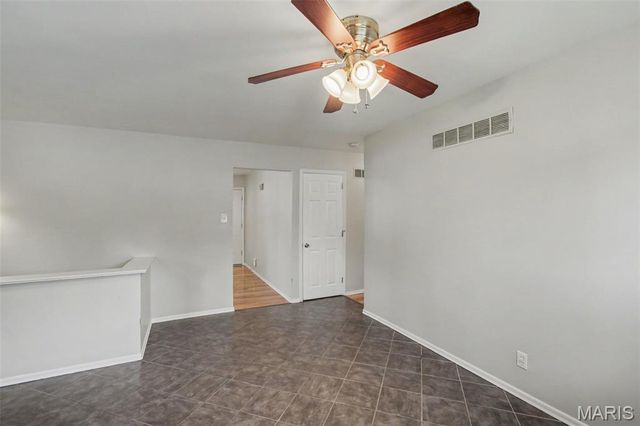 566 Candle Light Lane, Hazelwood, MO 63042