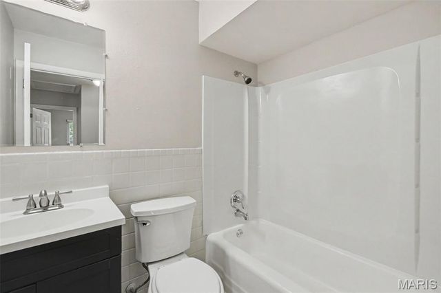 566 Candle Light Lane, Hazelwood, MO 63042