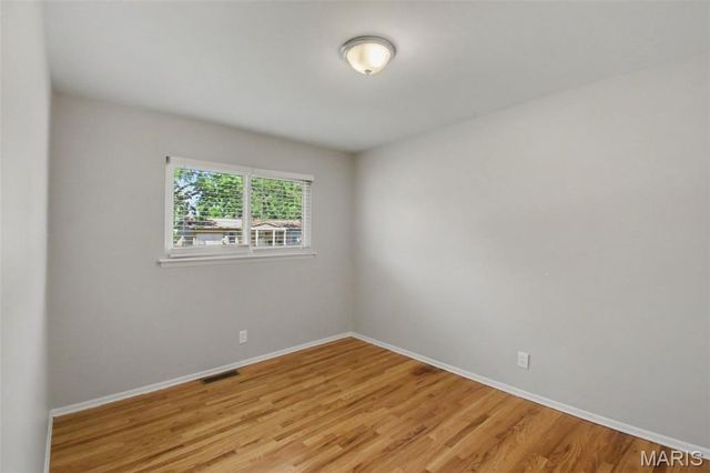 566 Candle Light Lane, Hazelwood, MO 63042