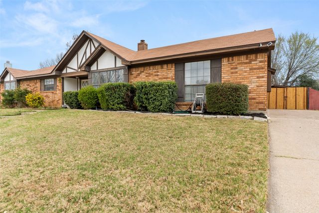 2337 Dalewood Lane, Bedford, TX 76022