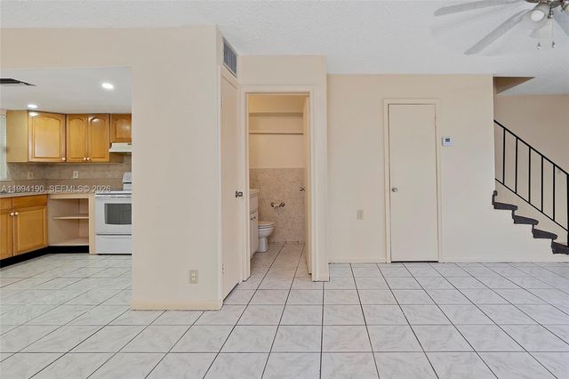5415 NW 27th St A1, Lauderhill, FL 33313