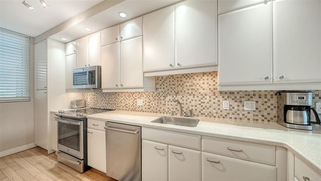1075 GULF OF MEXICO DRIVE 303, Longboat Key, FL 34228