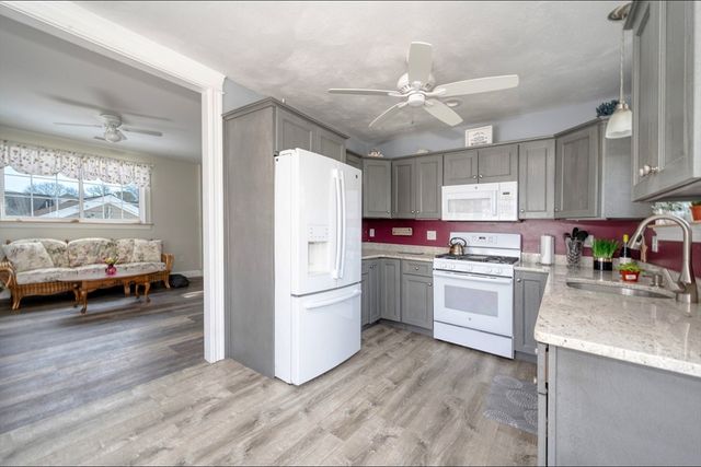 1 Barnes St, Wareham, MA 02571