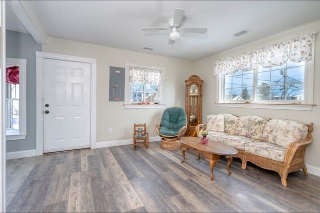 1 Barnes St, Wareham, MA 02571