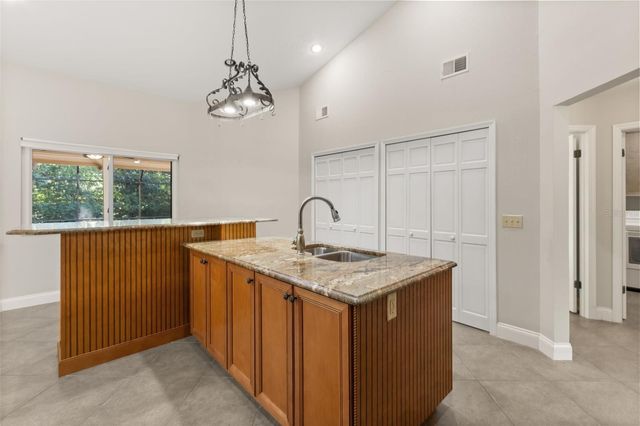5321 FOXSHIRE COURT, Orlando, FL 32819