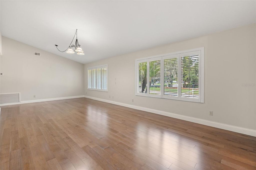 Image 12 of property listing at 5321 FOXSHIRE COURT, Orlando, FL 32819