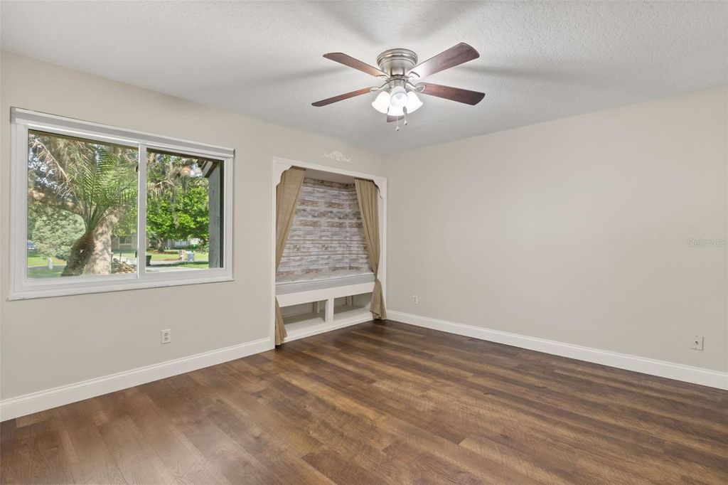 Image 15 of property listing at 5321 FOXSHIRE COURT, Orlando, FL 32819