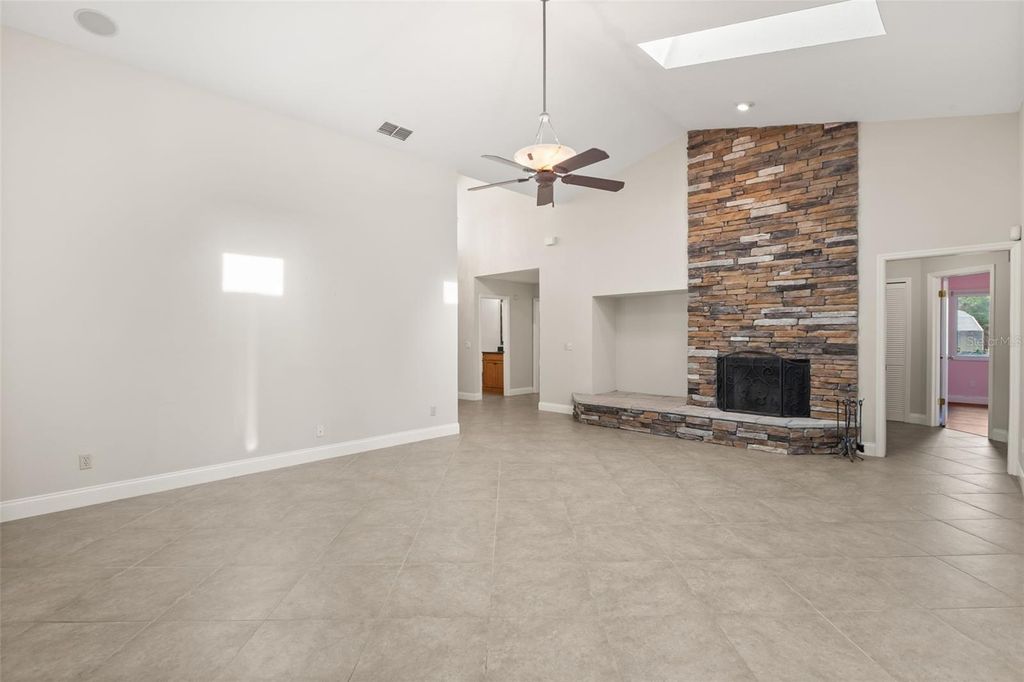 Image 21 of property listing at 5321 FOXSHIRE COURT, Orlando, FL 32819
