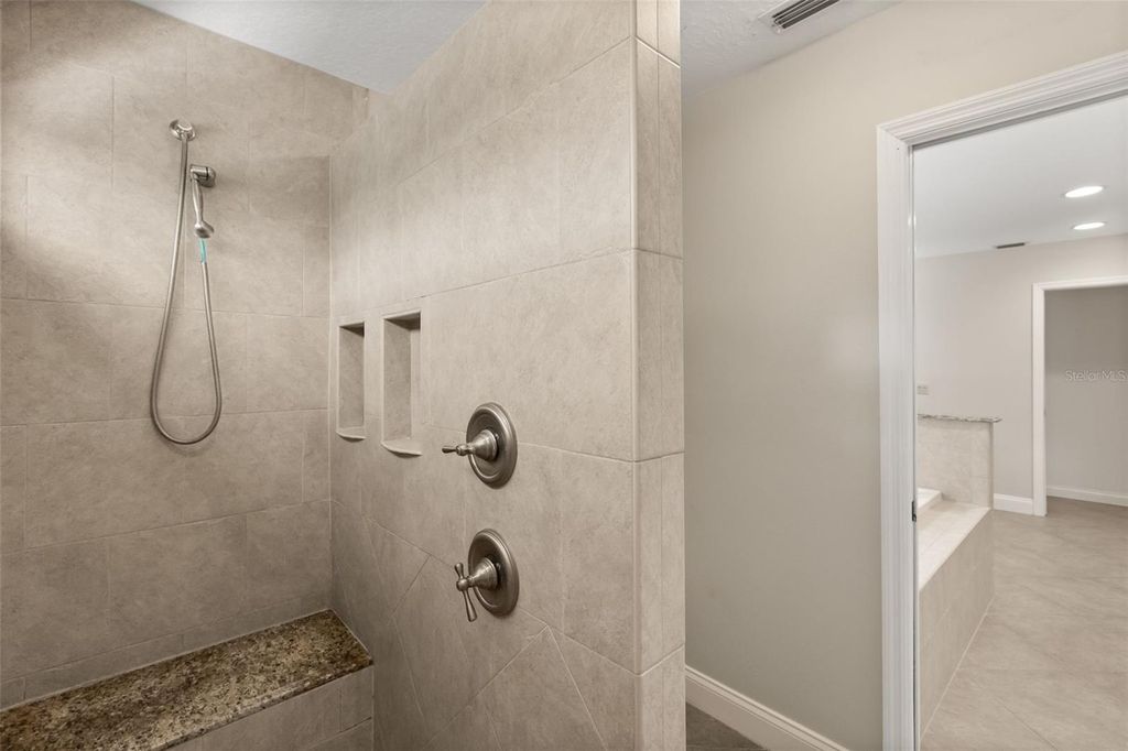 Image 27 of property listing at 5321 FOXSHIRE COURT, Orlando, FL 32819