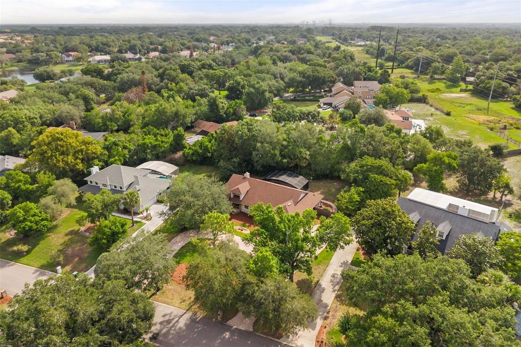 Image 40 of property listing at 5321 FOXSHIRE COURT, Orlando, FL 32819