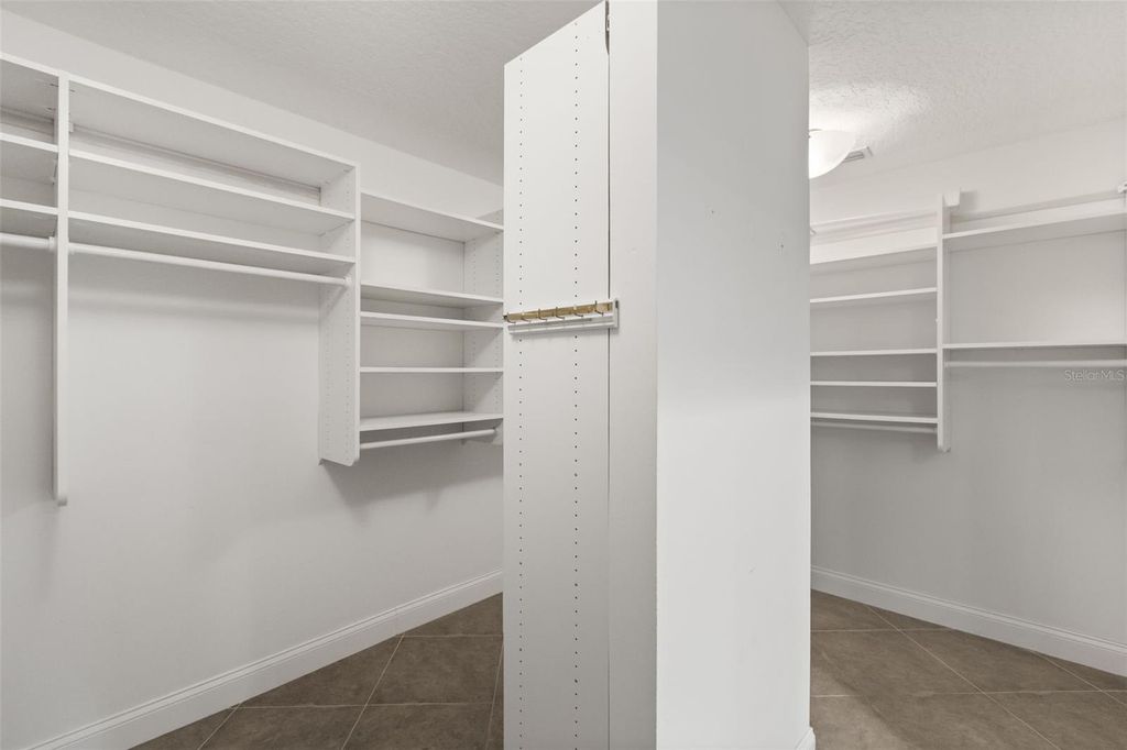 Image 5 of property listing at 5321 FOXSHIRE COURT, Orlando, FL 32819