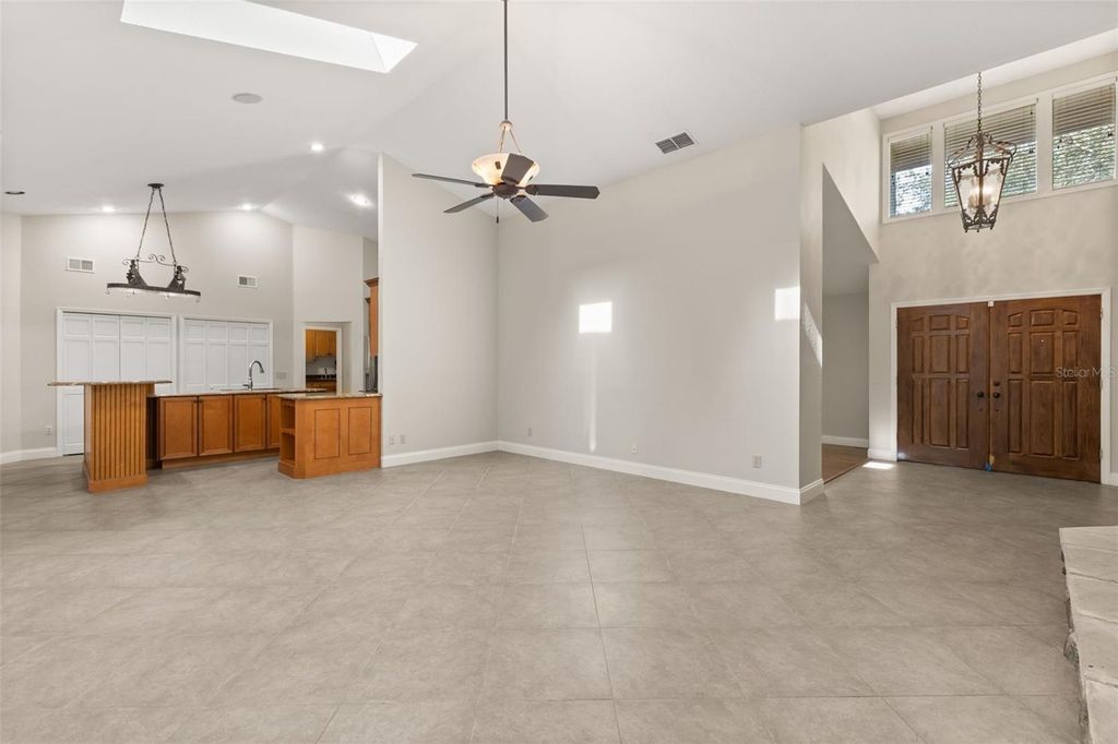 Image 7 of property listing at 5321 FOXSHIRE COURT, Orlando, FL 32819
