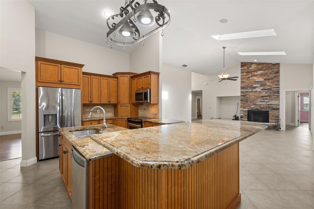 Image 8 of property listing at 5321 FOXSHIRE COURT, Orlando, FL 32819