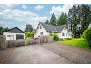 3083 PINE St, Longview, WA 98632