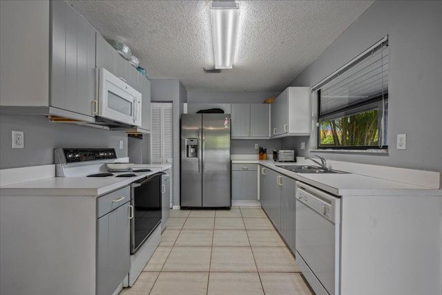 2537 Bedford Mews Drive, Wellington, FL 33414