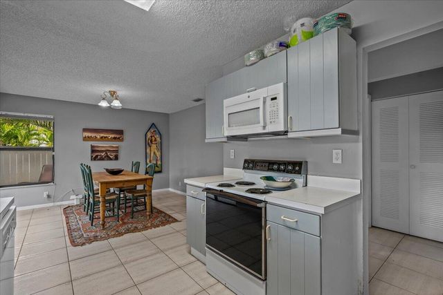 2537 Bedford Mews Drive, Wellington, FL 33414