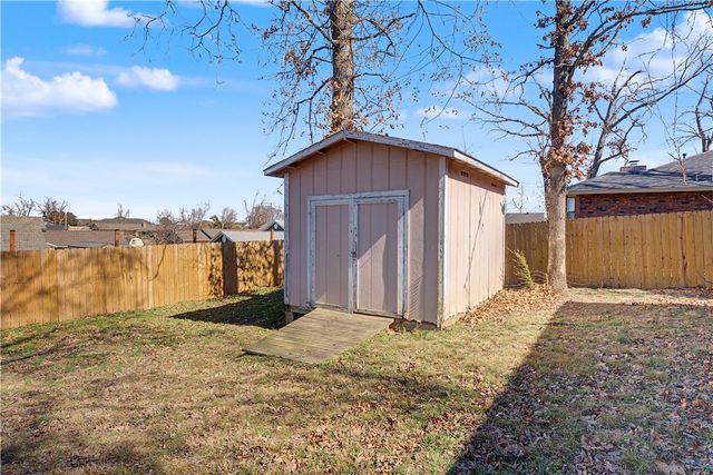 2605 White Oak Drive, Rogers, AR 72758