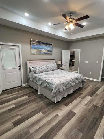 319 N High Street, Heber Springs, AR 72543