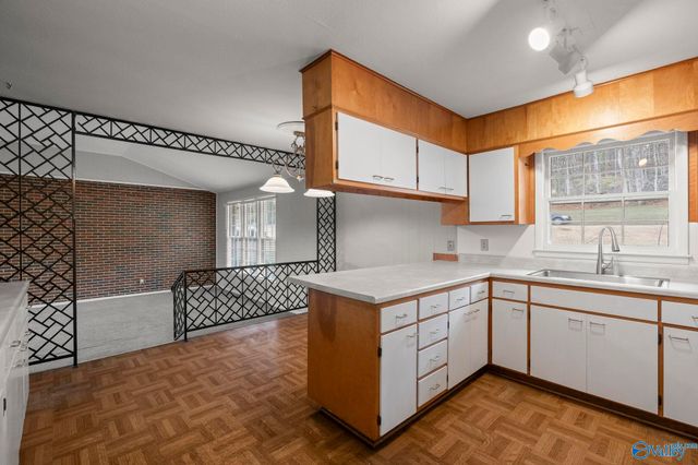 1702 E Stonehurst Drive, Huntsville, AL 35801