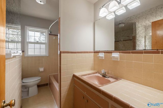 1702 E Stonehurst Drive, Huntsville, AL 35801