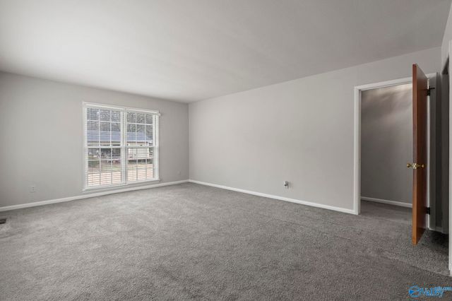 1702 E Stonehurst Drive, Huntsville, AL 35801