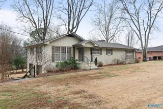 1702 E Stonehurst Drive, Huntsville, AL 35801