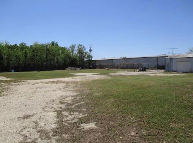 4 County Road 102, Bay City, TX 77414