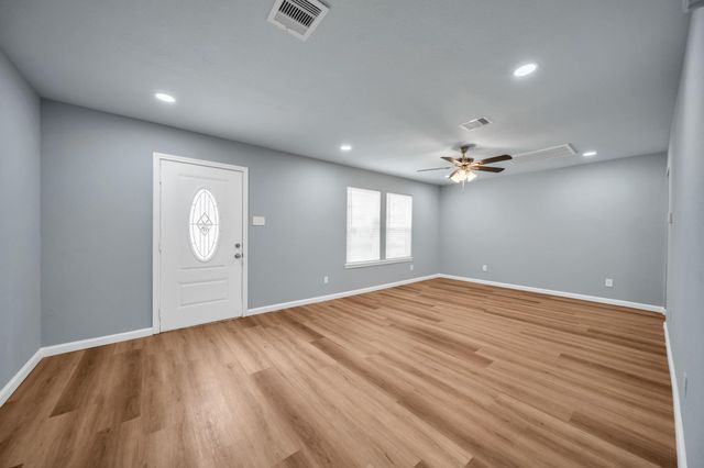 5822 Beldart Street, Houston, TX 77033