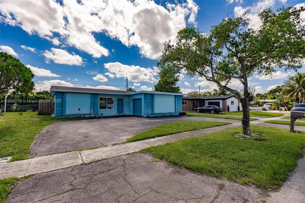 8480 NW 29th St, Sunrise, FL 33322