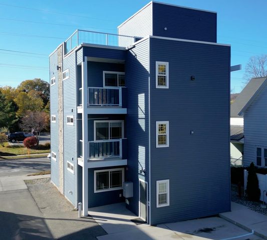 918 W Front Street, Traverse City, MI 49684