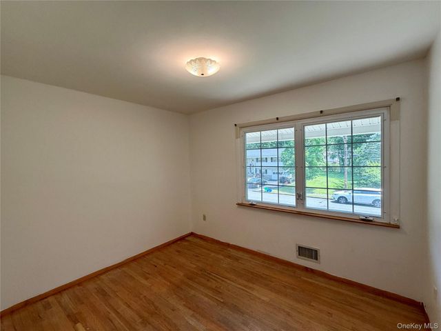 16 Sparkill Avenue, Tappan, NY 10983