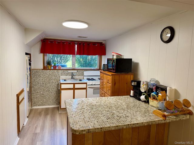 16 Sparkill Avenue, Tappan, NY 10983