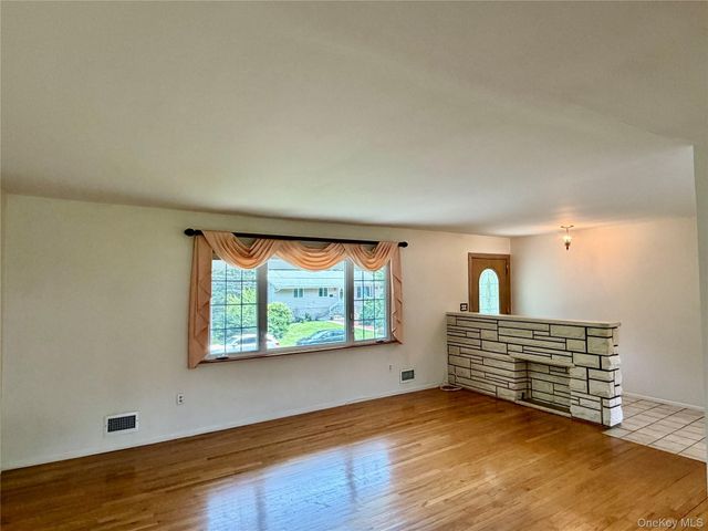 16 Sparkill Avenue, Tappan, NY 10983
