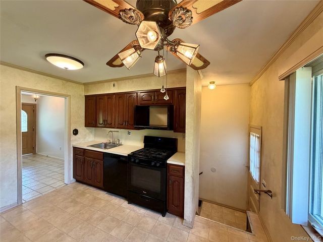 16 Sparkill Avenue, Tappan, NY 10983