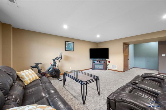 6408 SAHALEE CT, Rapid City, SD 57702