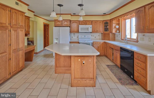 16 TIMOTHY DR, Ivyland, PA 18974