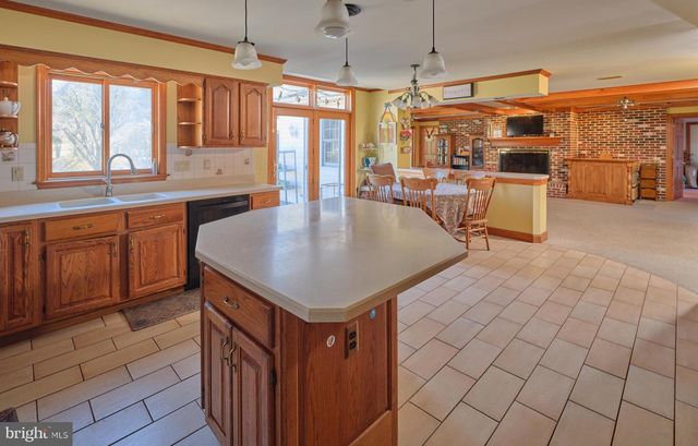 16 TIMOTHY DR, Ivyland, PA 18974