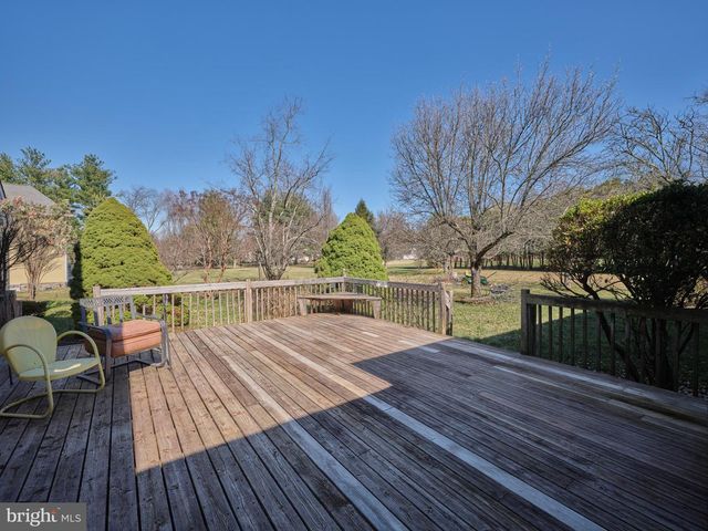 16 TIMOTHY DR, Ivyland, PA 18974