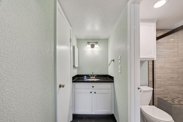 18220 Vinland Drive 8220, Houston, TX 77058